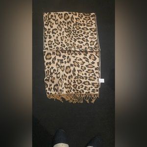 HM LEOPARD PRINT BLANKET SCARF